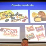 Le rachat de Garoto par Nestlé avait été annoncée fin février 2002 par le directeur général (CEO) d'alors, Peter Brabek, flanqué de son directeur financier (CFO) Wolfgang Reichenberger et du porte-parole François-Xavier Perroud. (archives)